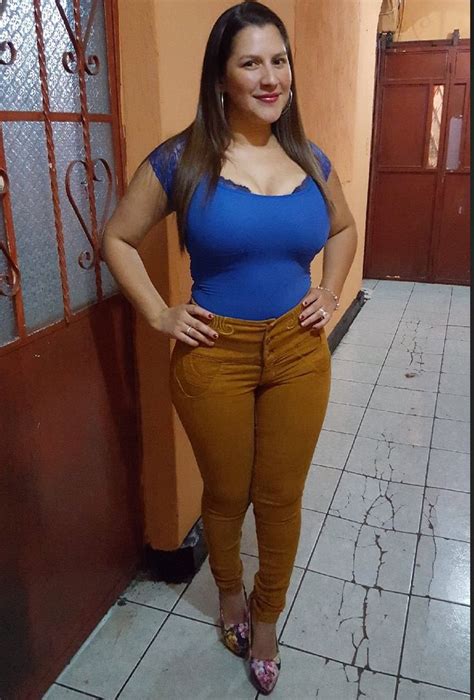 madura enseñando tetas